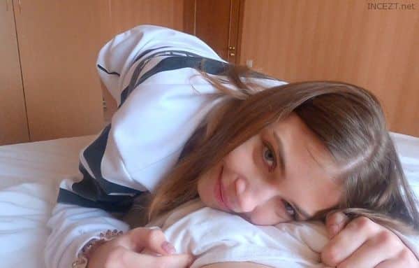 หนังโป้ฝรั่ง น้องสาวสุดน่ารักมาปลุกพี่ชายขึ้นมาขอของขวัญในวัดเกิดของเธอ