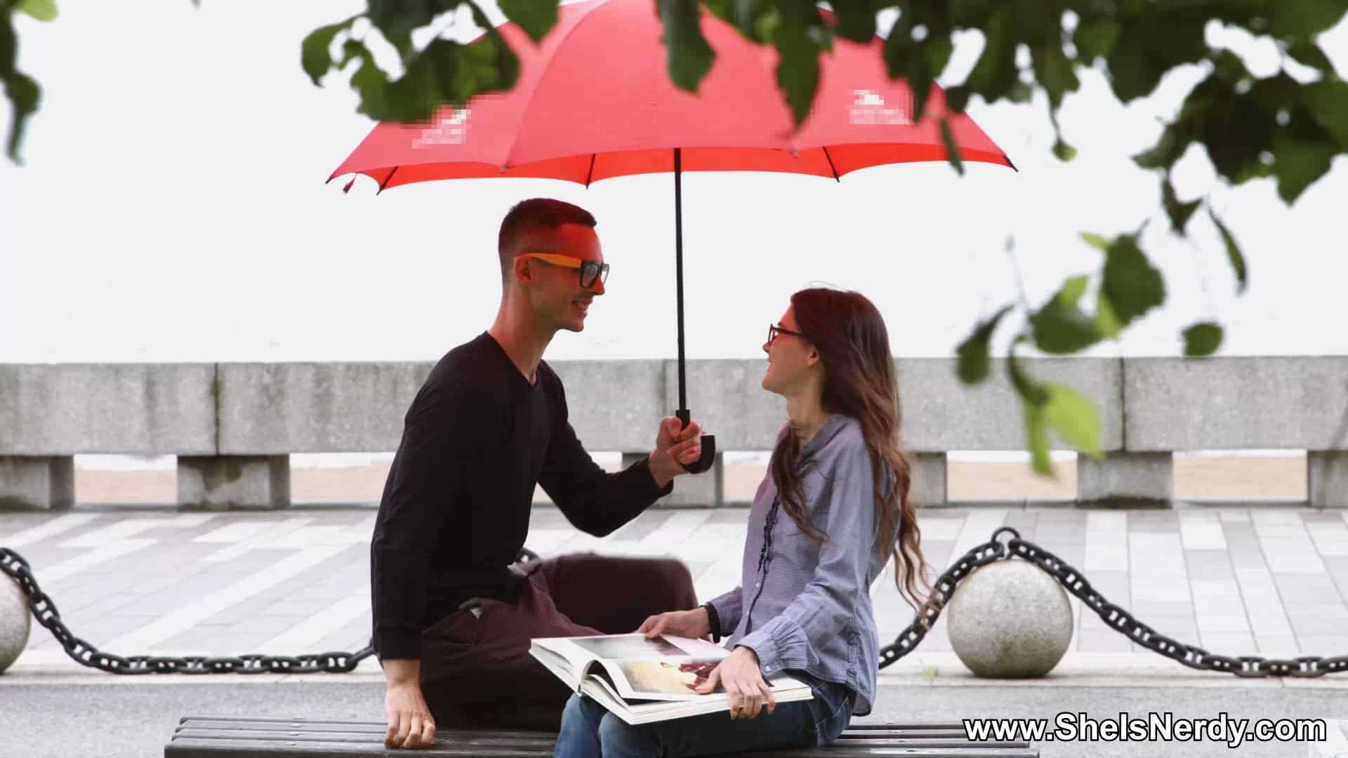 หนังโป๊ฝรั่งHD หนุ่มเนิร์ดสุดหื่นพาสาวแว่นน่ารักหลอกไปดูมังกรยักษ์ที่ห้อง